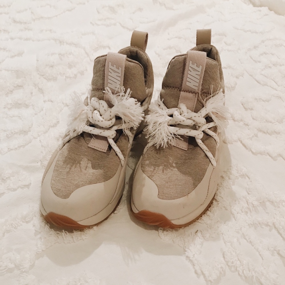 Nikes - Picture 3 of 11
